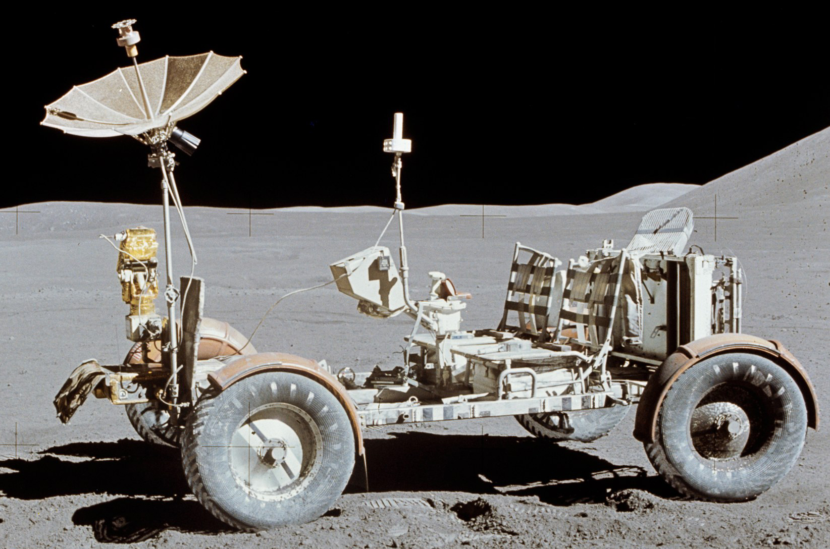 Факт дня №4: Перший автомобіль на Місяці і що таке Lunar Roving Vehicle