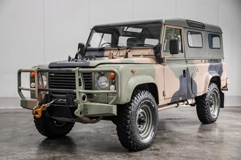 Факт дня №12: Land Rover Defender - автомобіль для армій 140 країн світу