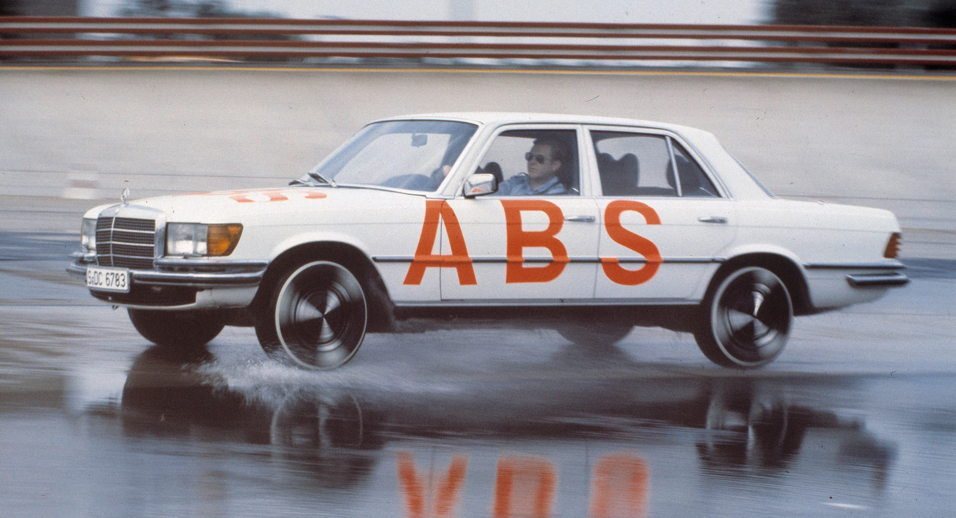 Факт дня №18: Mercedes-Benz і винахід ABS - коли з’явилися антиблокувальні гальма